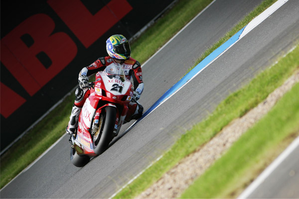 � Marcus Dodridge/Bike Photo Library - World Superbikes Silverstone 2006