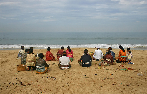 Prayers by the ocean