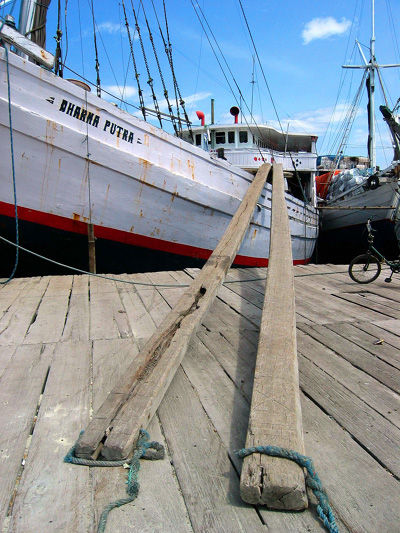 Pinisi gangway