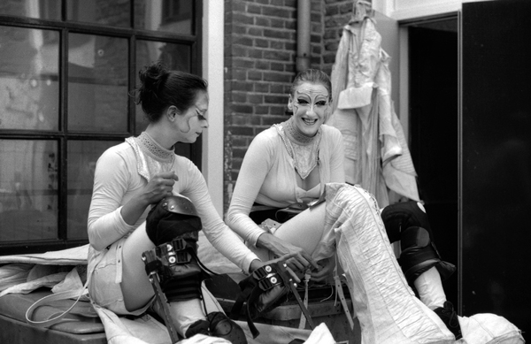 Behind the scenes 2
