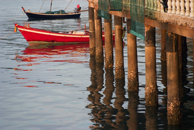 red boat, blue boat