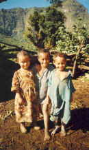 children near Dib Bahir