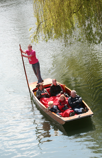 Tourists punting, Cambridge 