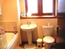 Smart and attractive bathroom
(there's another smaller one downstairs)