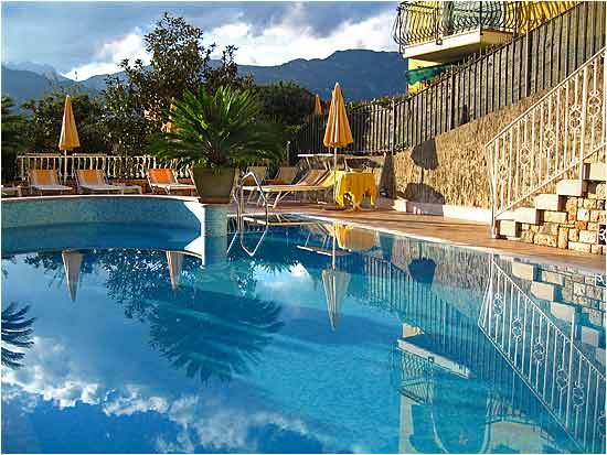 The Pool, La Crocia