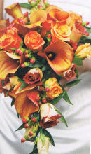 Teardrop bouquet in rich, autumnal shades