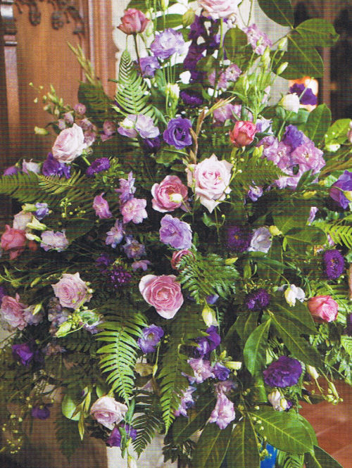 Pedestal arrangement in dreamy pinks and purples