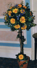 Free-standing topiary tree