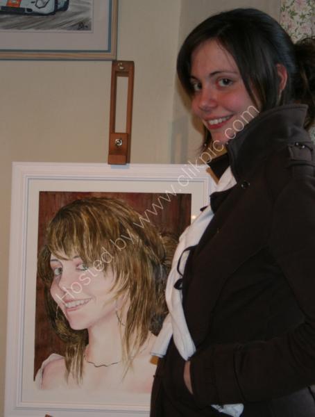 Chlo� avec son portrait