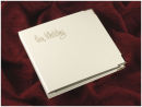 SophieStylish firm unpadded traditional album.Made with a cream material and is offered with a choice of gold blocking styles or simply as a plain cover. Finished with gold metal corners.